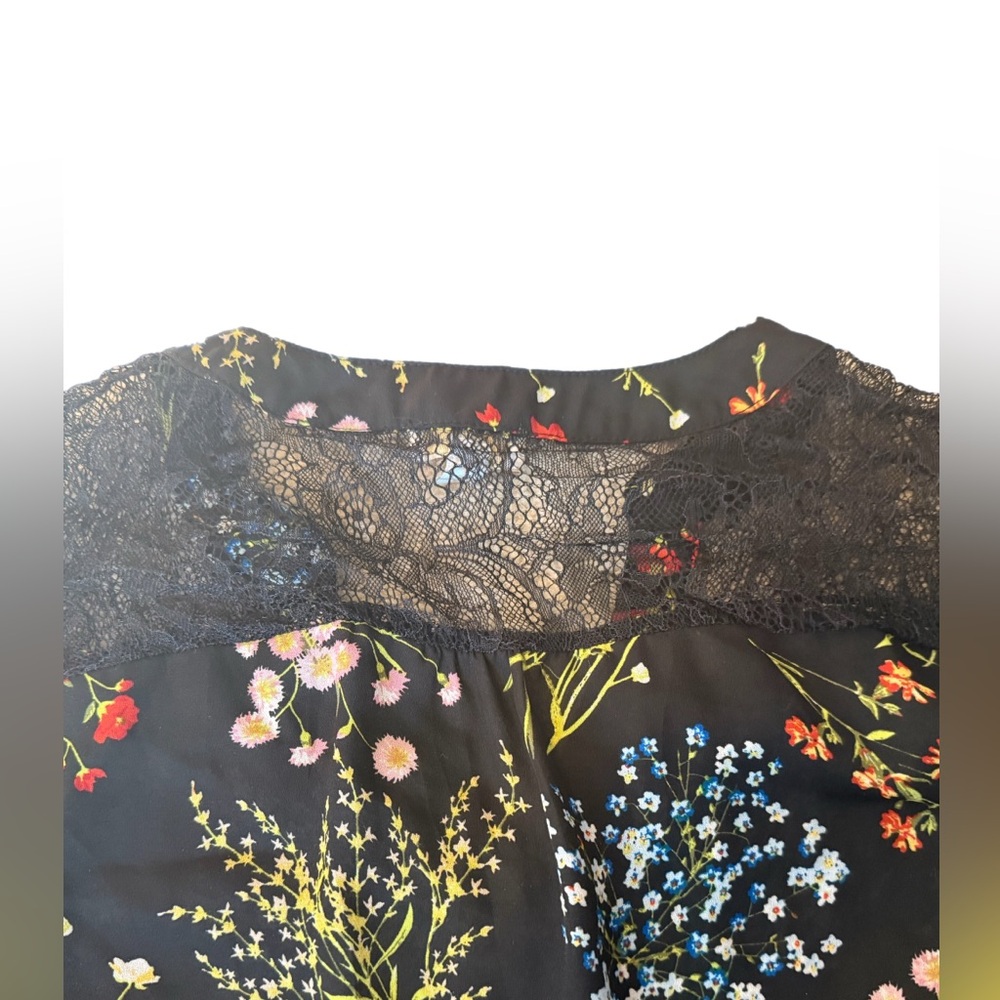 C Black floral Lace Top medium - Picture 5 of 6